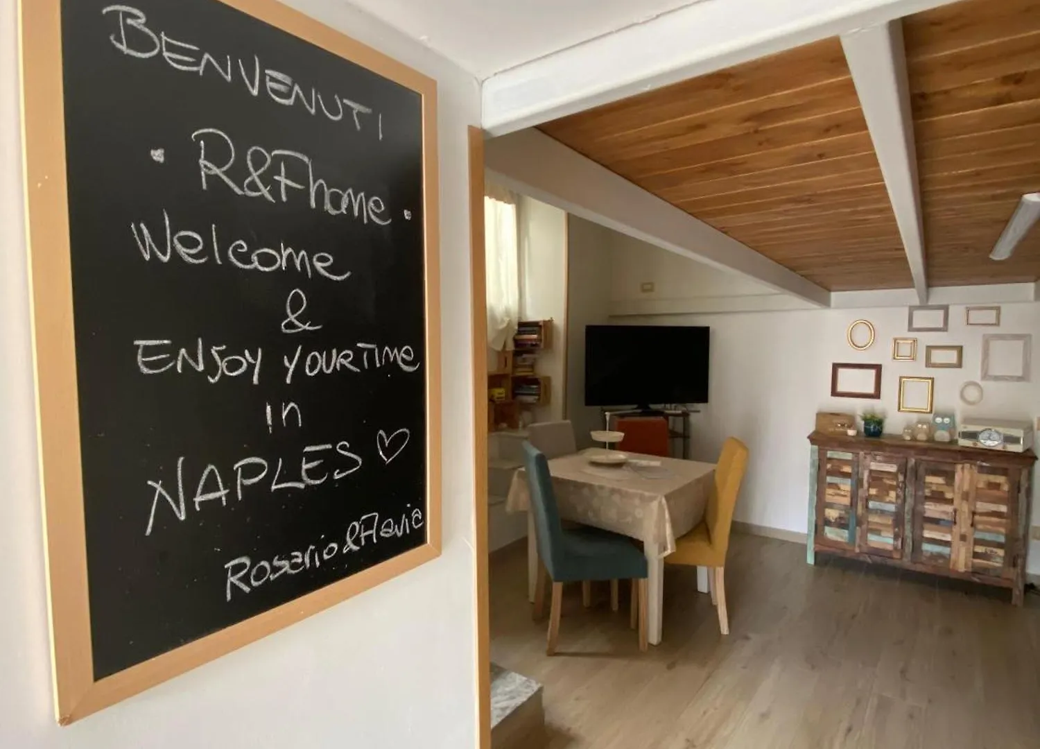 Apartment R&F Home Appartamento A 50Mt Dalla Metro Naples